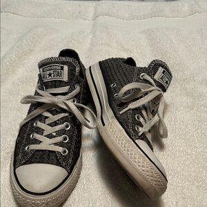 Converse All Star dark gray  Low Tops. size 9
Excellent condition worn once.